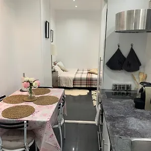 - 18 Apartment Paris