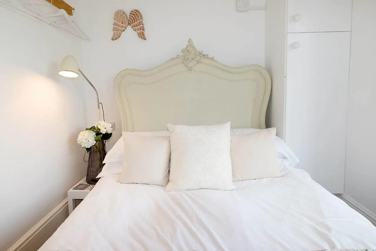 Bright & Stylish 2 Bed 1St Floor Apartment Brighton 0*,  United Kingdom